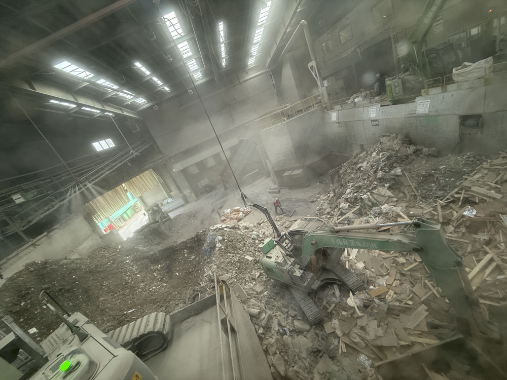 工場内部での資源再生工程